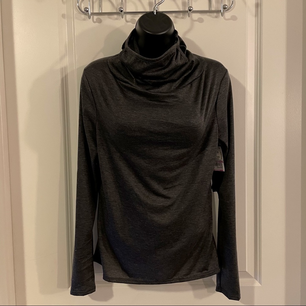 NWT Gray “Never Forger Your Mask” Top